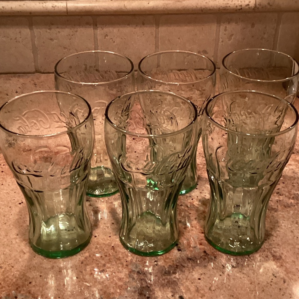 EUC Coca Cola Classic Green Glass Set